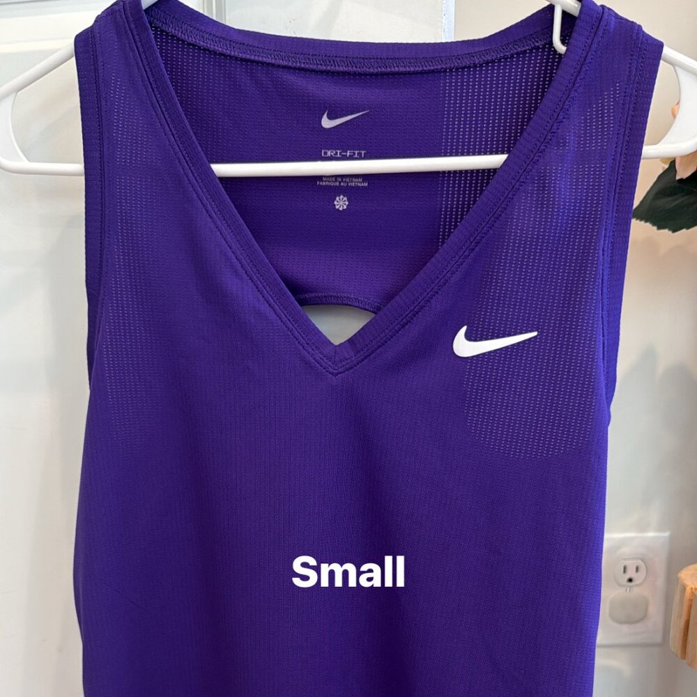 Nike tennis tops